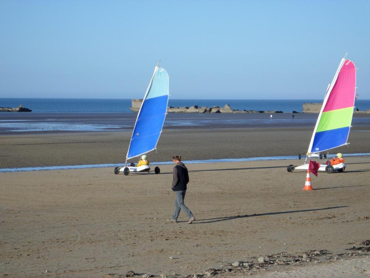 Gites "Plage" Ou "Pieds Dans L'Eau" En Front De Mer A Asnelles , 3Km D'Arromanches, 10Km De Bayeux Exterior photo